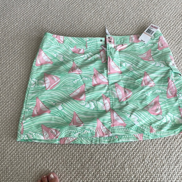 Vineyard Vines Dresses & Skirts - Brand new Vineyard vines size 12 board skirt overboard
